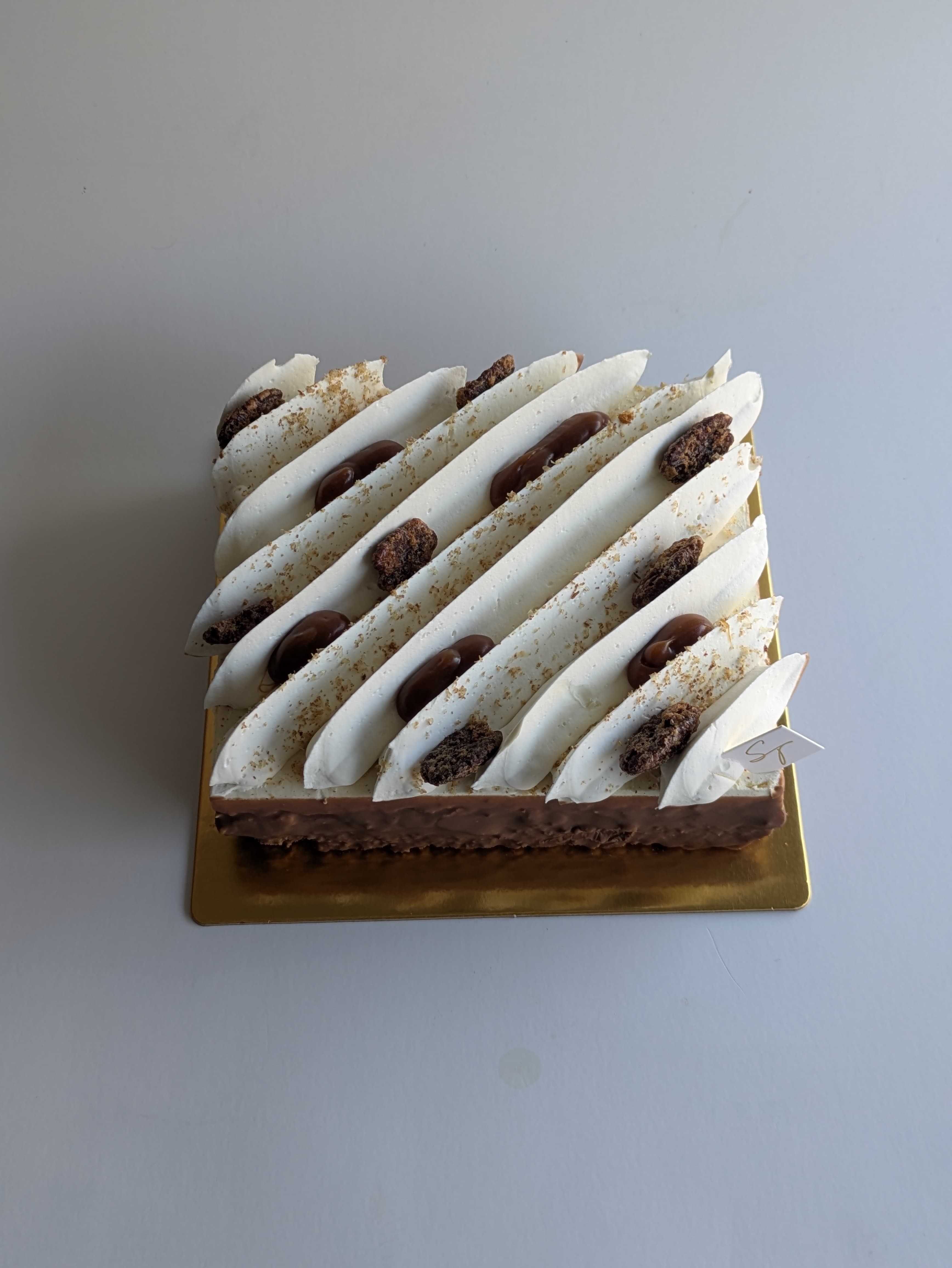 Vanilla Pecan Cake 6 inch